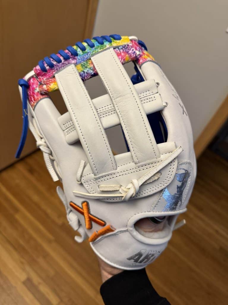 How to choose a softball glove